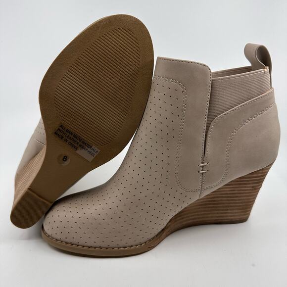 DV by Dolce Vita Gerdy Ankle Bootie Wedge Heel Vegan Leather Beige Womens Size 8 - Picture 9 of 10